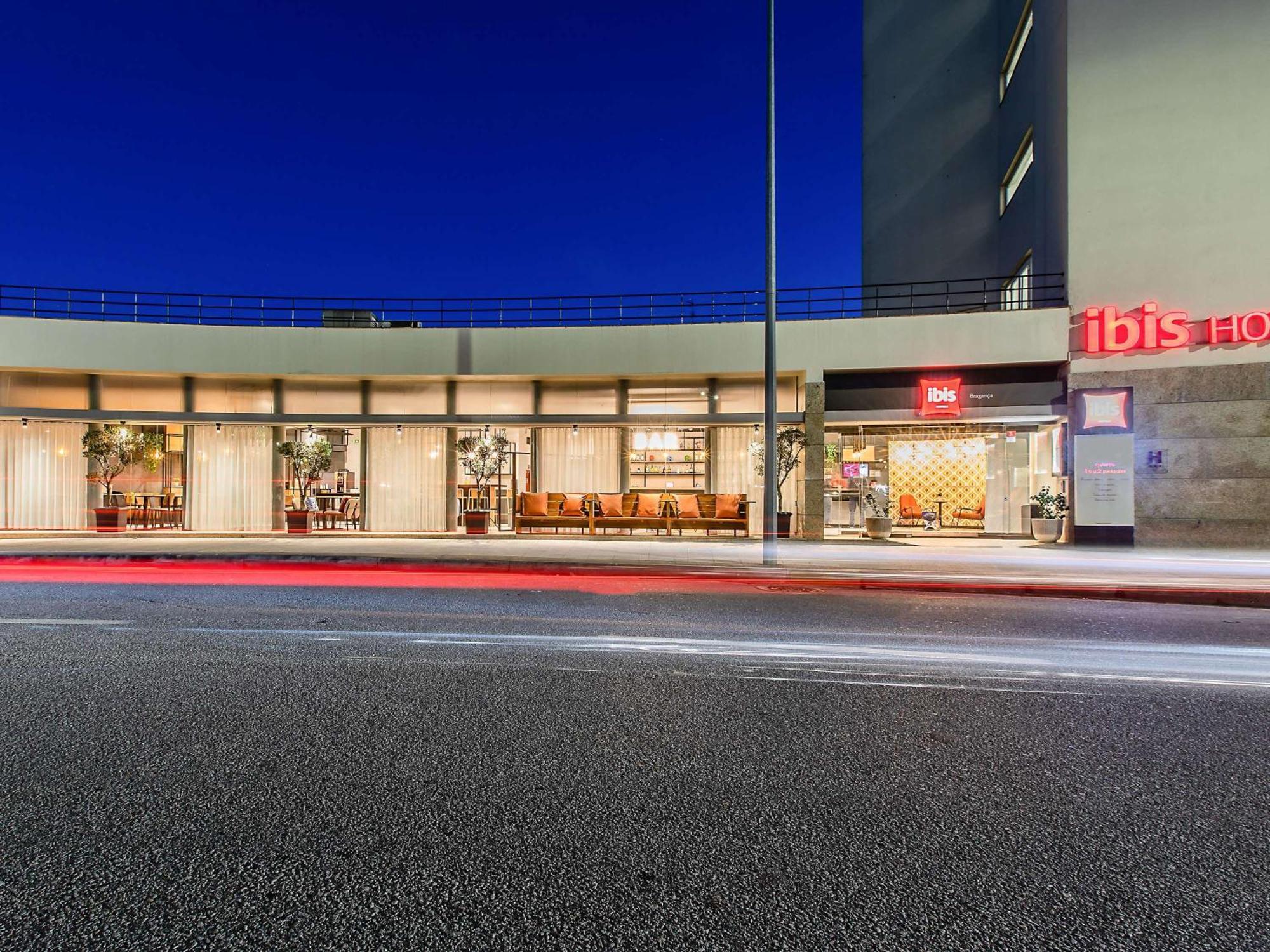 Hotel ibis Bragança Buitenkant foto