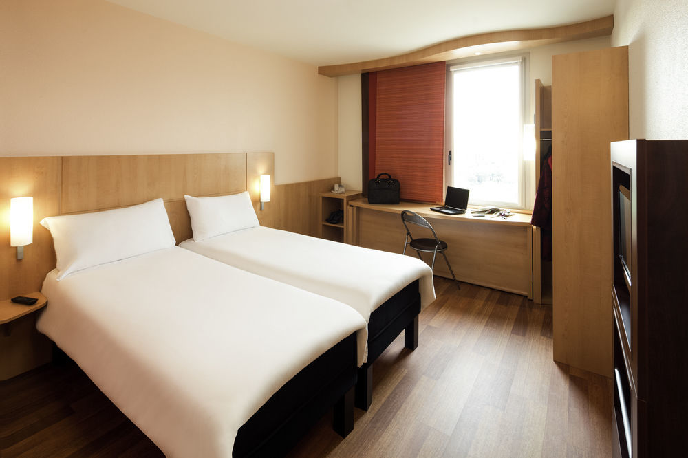 Hotel ibis Bragança Buitenkant foto